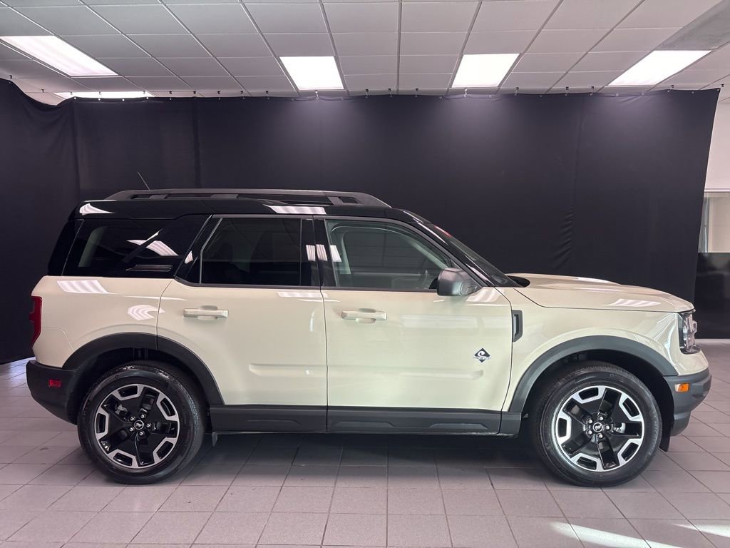 Used 2024 Ford Bronco Sport Outer Banks w/ Tech Package AWD/4WD image 2