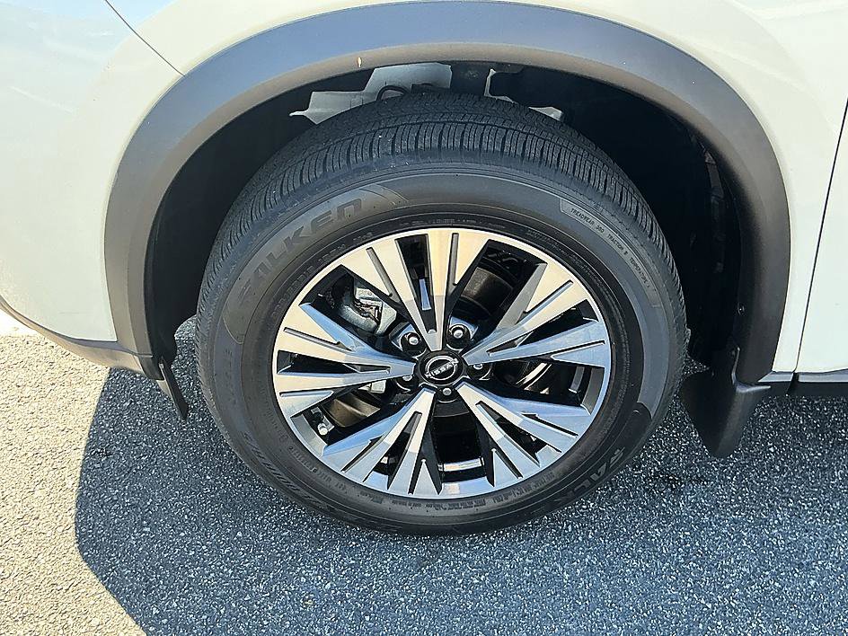 Certified 2023 Nissan Rogue SV image 7