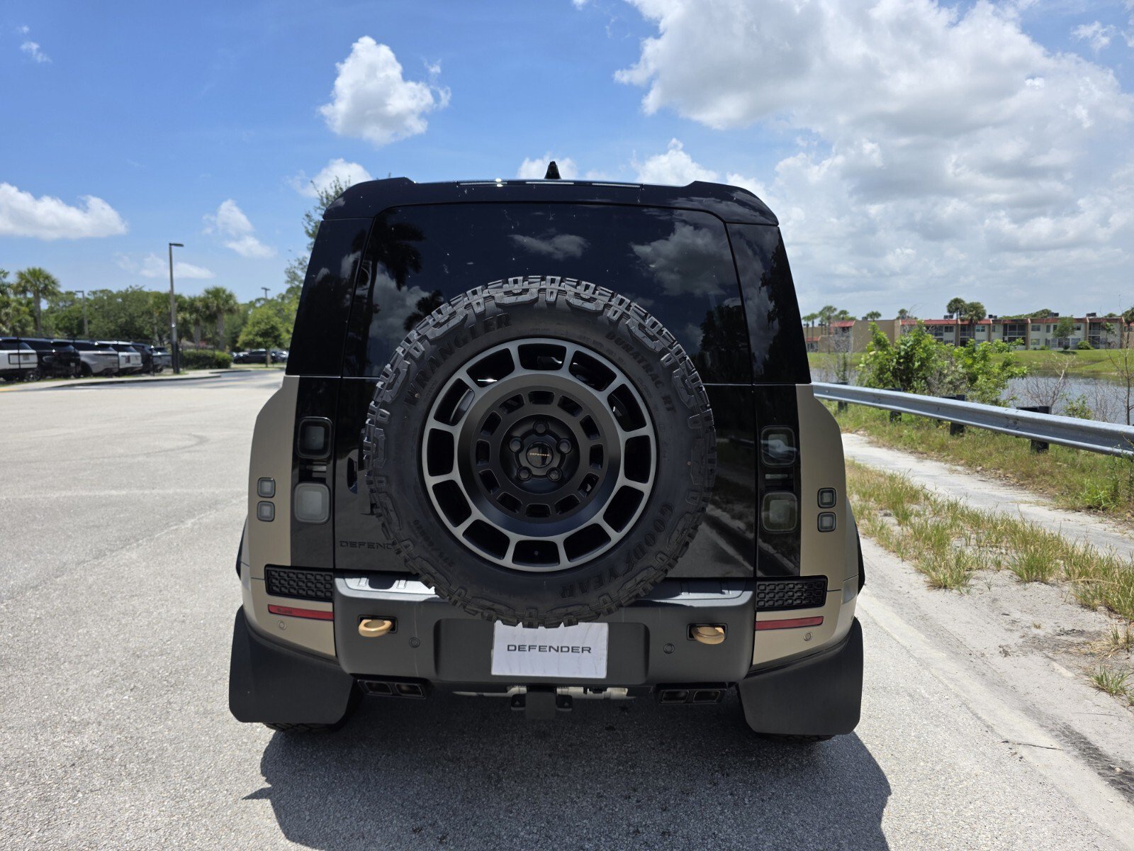 New 2026 Land Rover Defender 110 OCTA AWD/4WD image 6