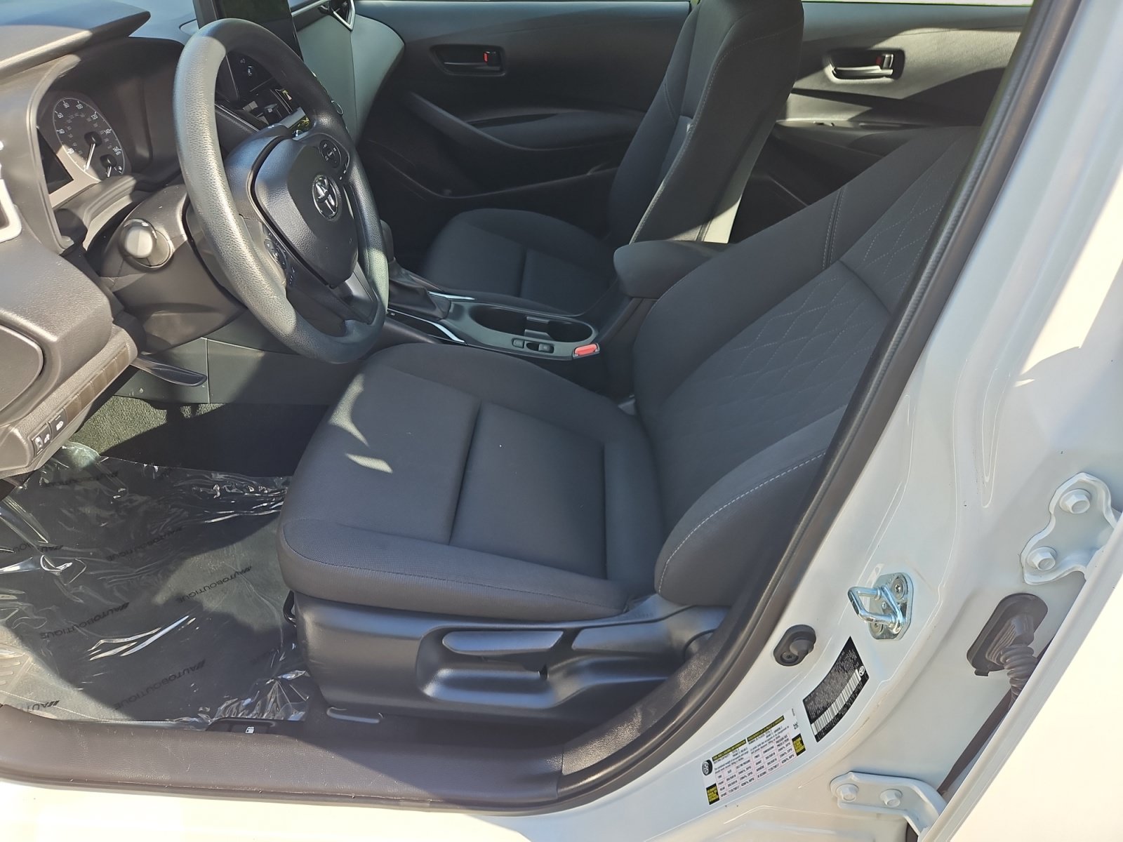 Used 2025 Toyota Corolla LE FWD image 9