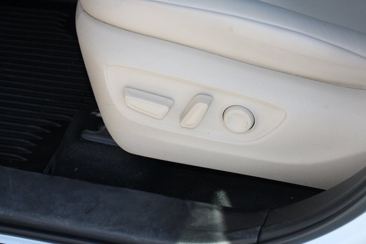 Certified 2022 Toyota Highlander XLE image 12