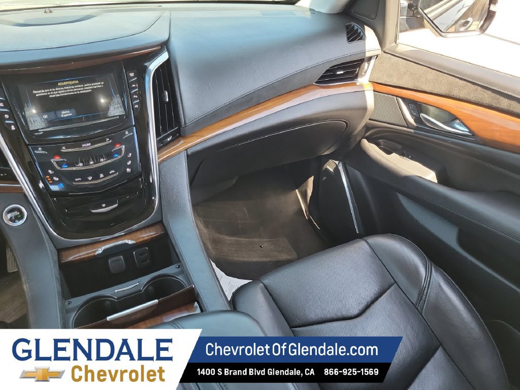 Certified 2017 Cadillac Escalade Luxury AWD/4WD image 16