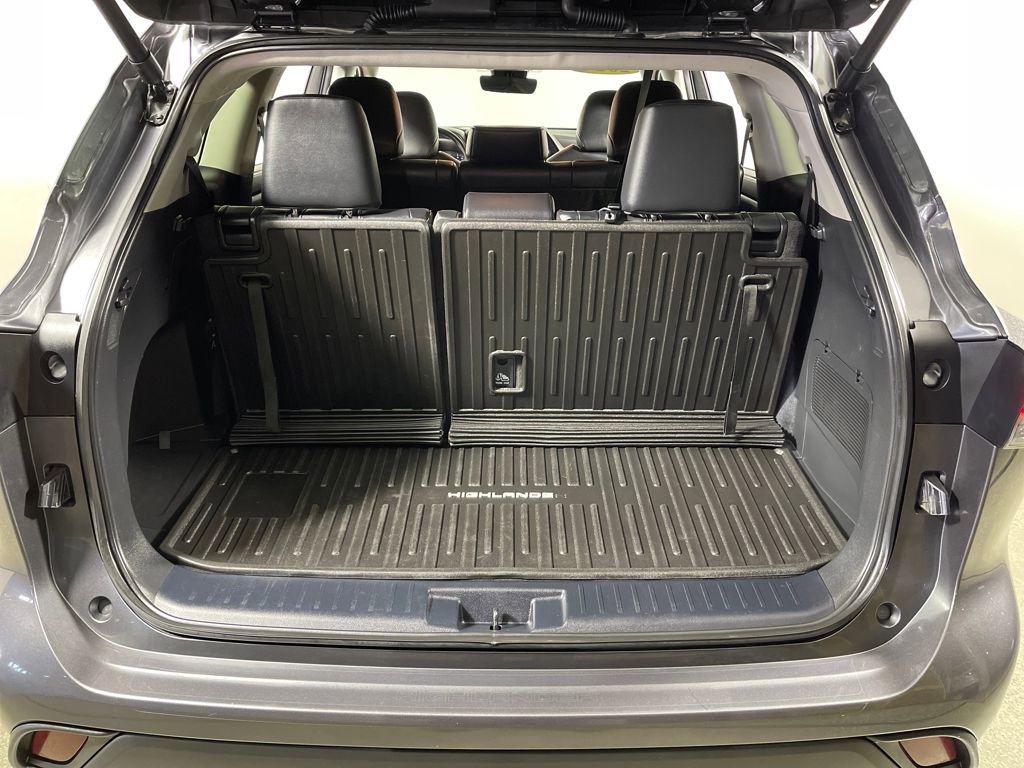 Certified 2024 Toyota Highlander XLE image 10