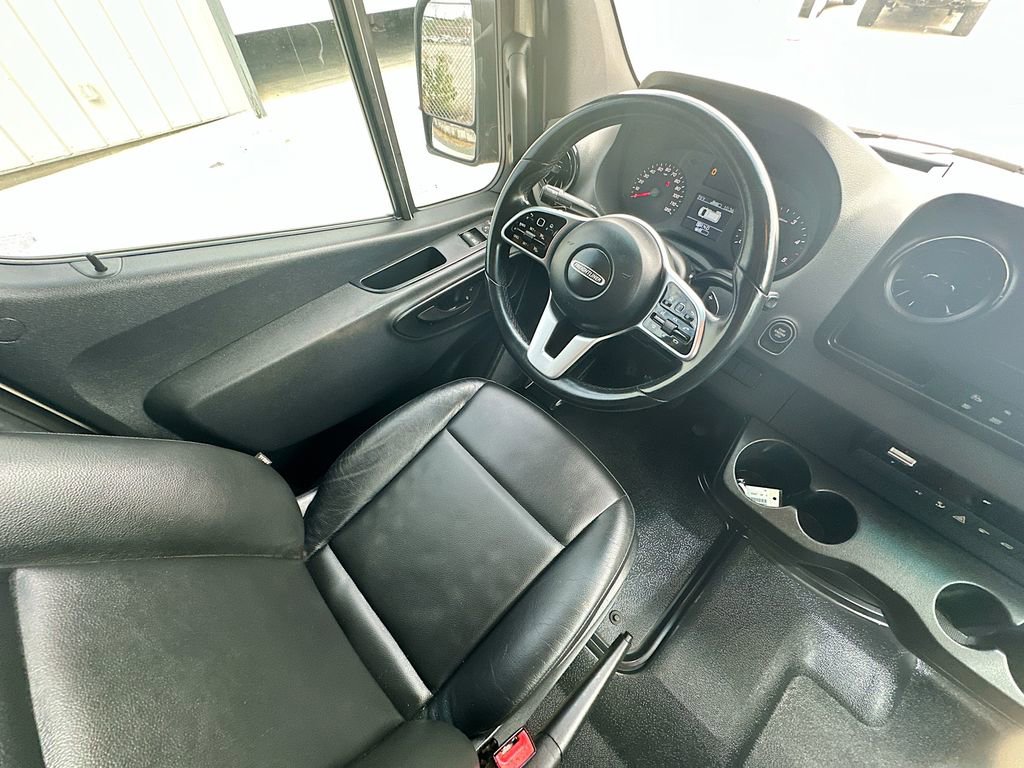 Used 2019 Freightliner Sprinter 144 image 9