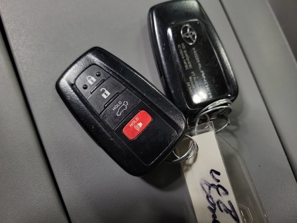 Used 2021 Toyota Highlander Platinum AWD/4WD image 19