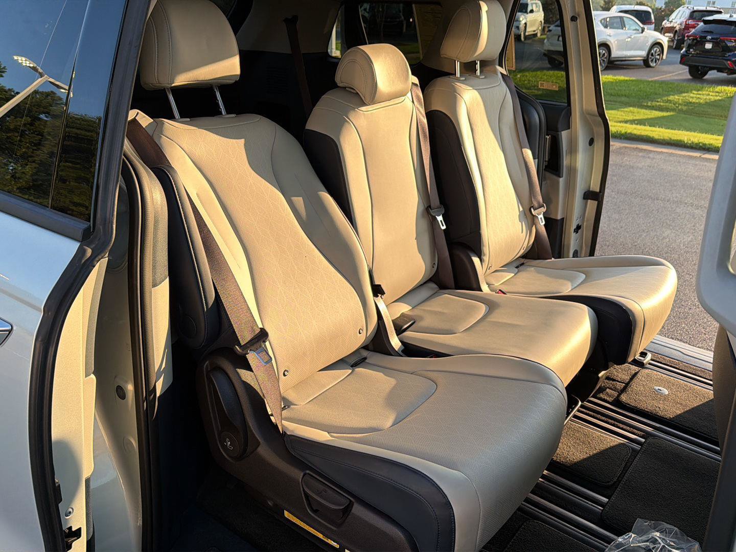 Used 2025 Kia Carnival SX FWD image 13