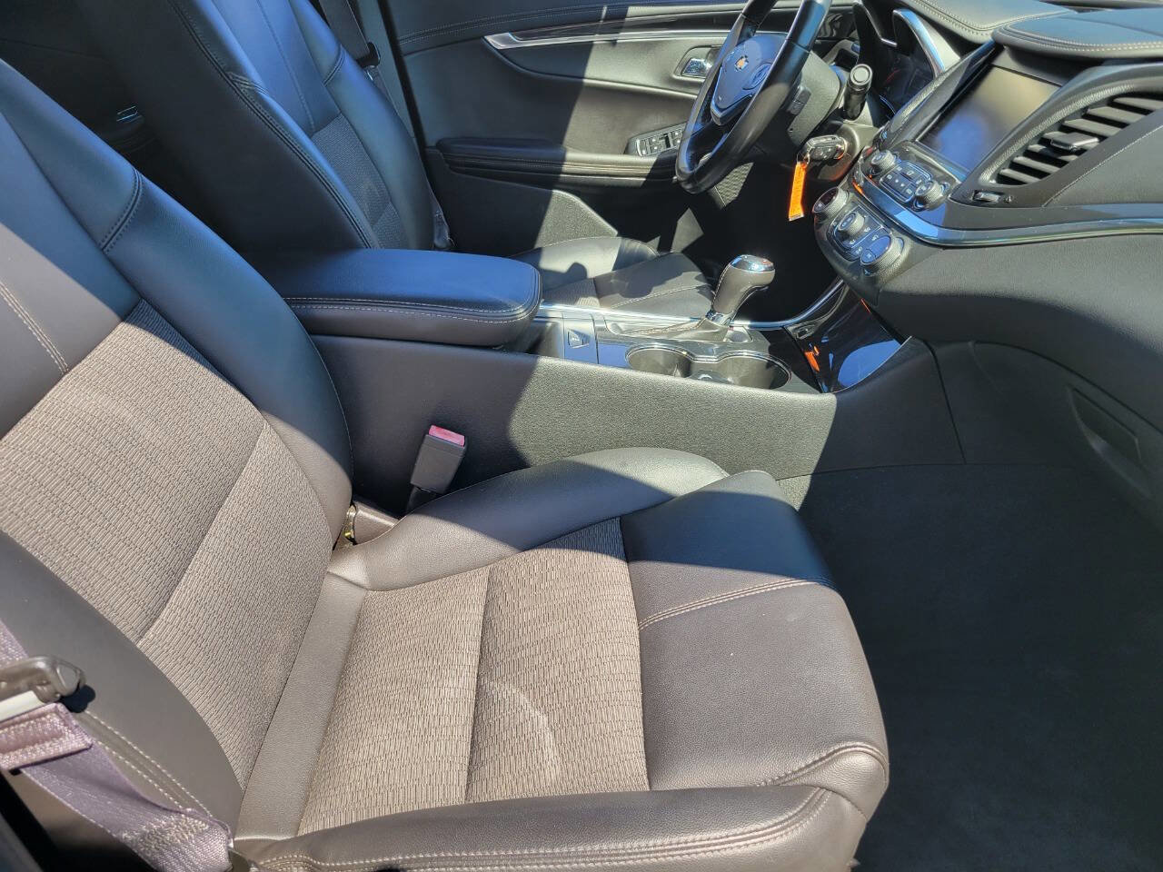 Used 2017 Chevrolet Impala LT image 32