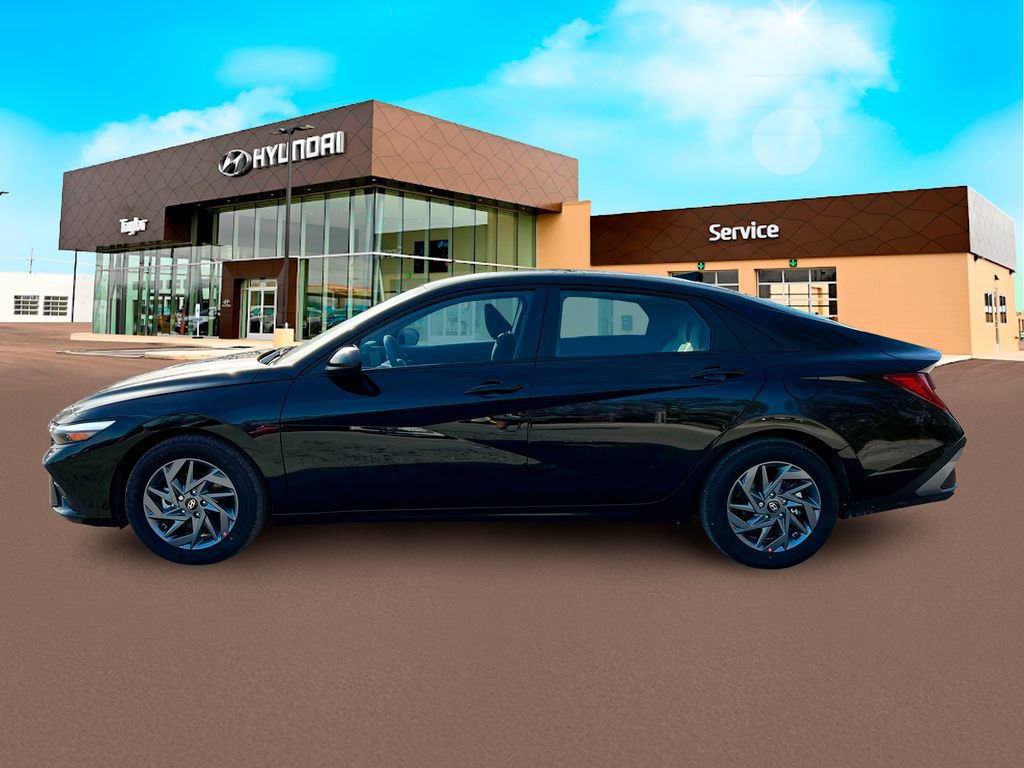New 2025 Hyundai Elantra SEL FWD image 3