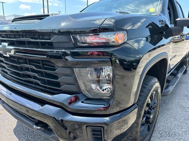 Used 2025 Chevrolet Silverado 2500 Custom w/ Custom Value Package AWD/4WD image 9