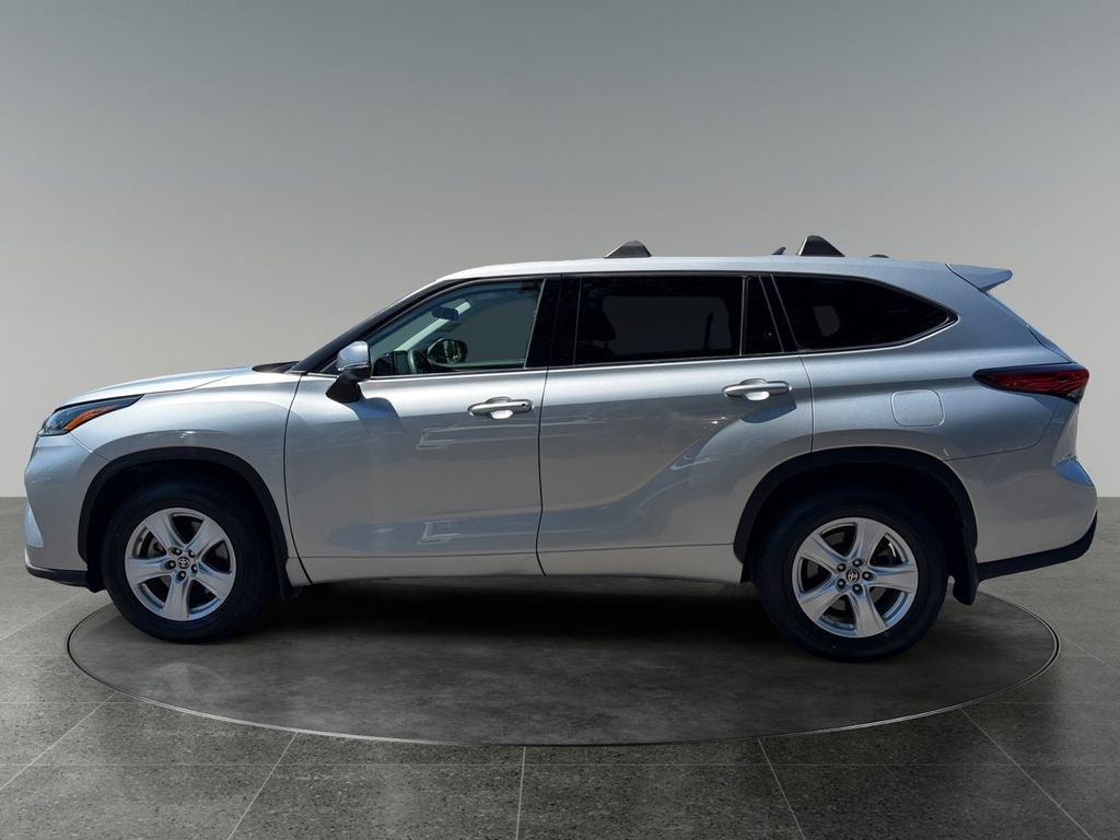 Used 2021 Toyota Highlander L AWD/4WD image 5