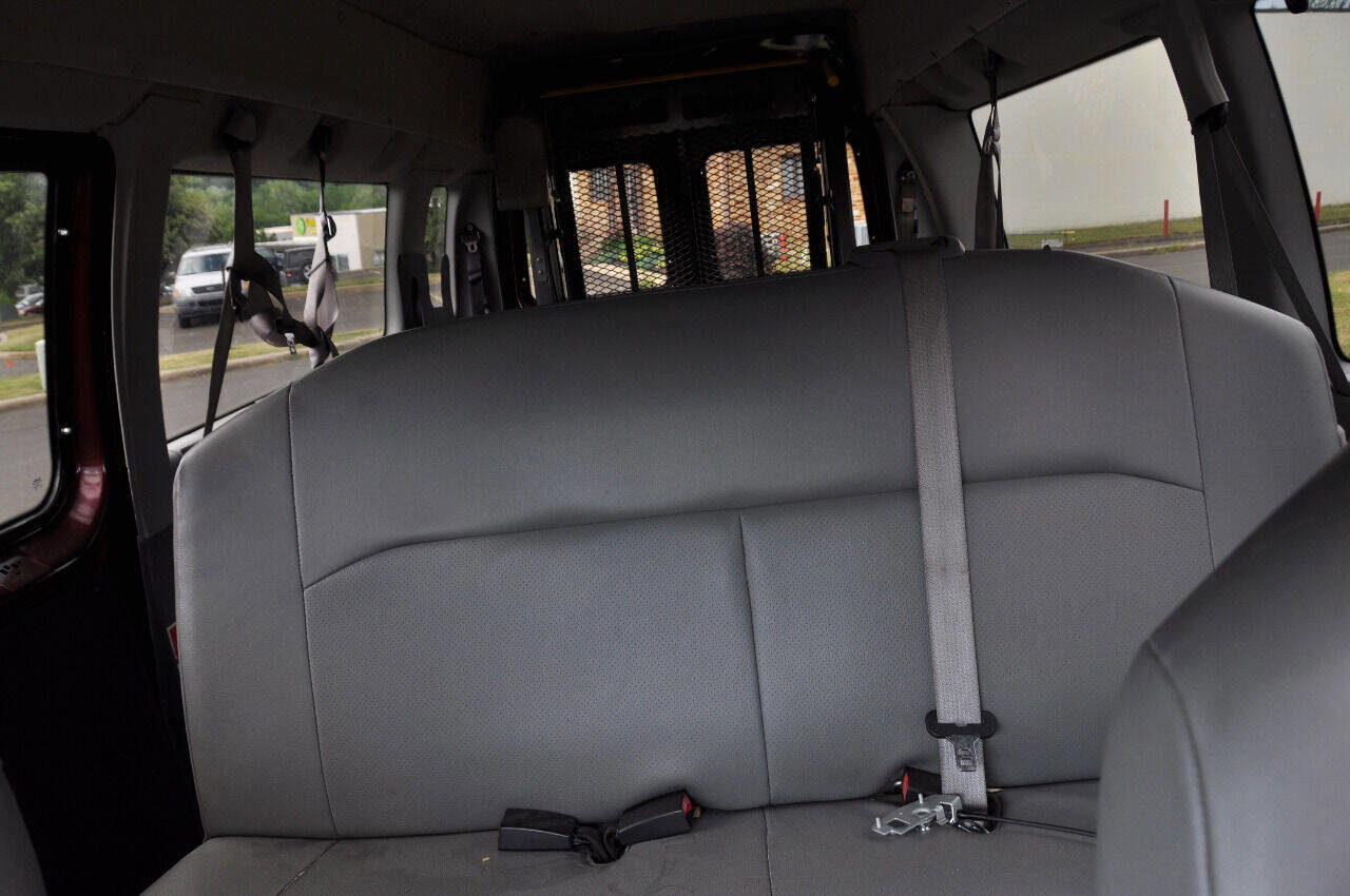 Used 2010 Ford E-350 and Econoline 350 XL image 23