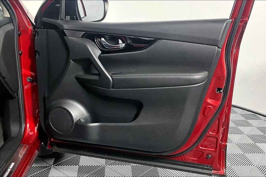 Used 2019 Nissan Rogue Sport SV w/ Technology Package FWD image 23