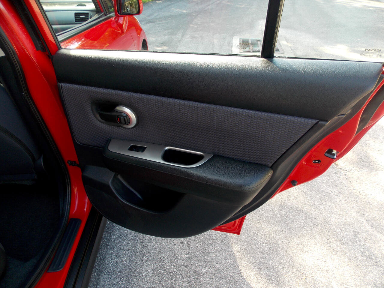 Used 2007 Nissan Versa SL image 19