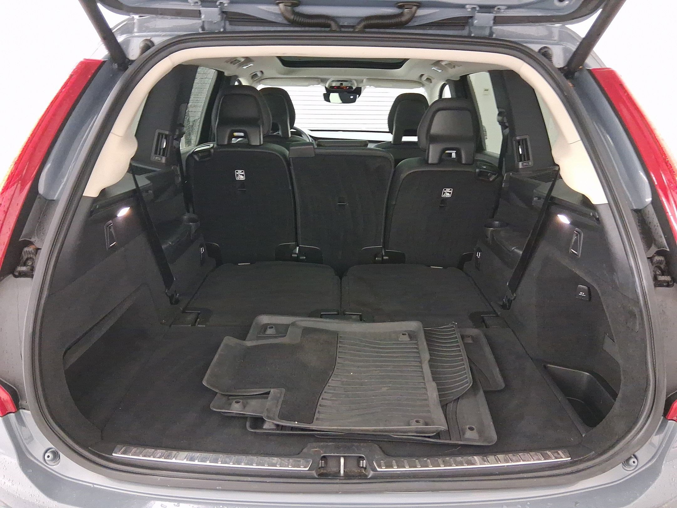 Used 2020 Volvo XC90 T6 Momentum w/ Protection Package image 28