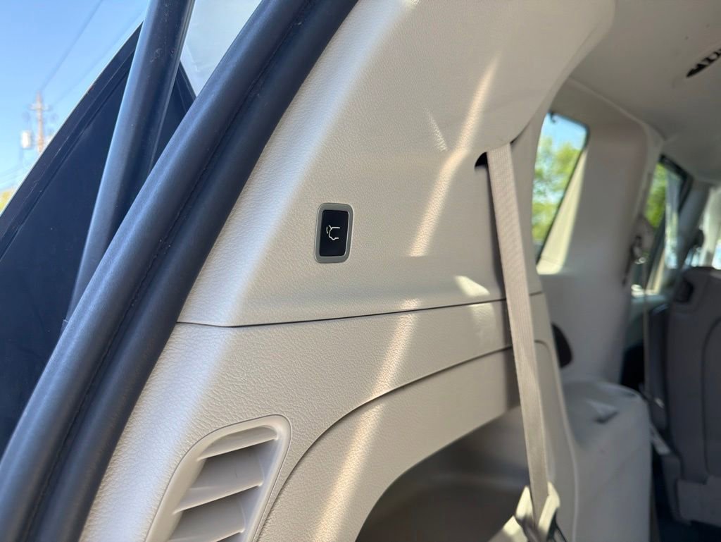 Used 2018 Chrysler Pacifica Touring-L Plus FWD image 21