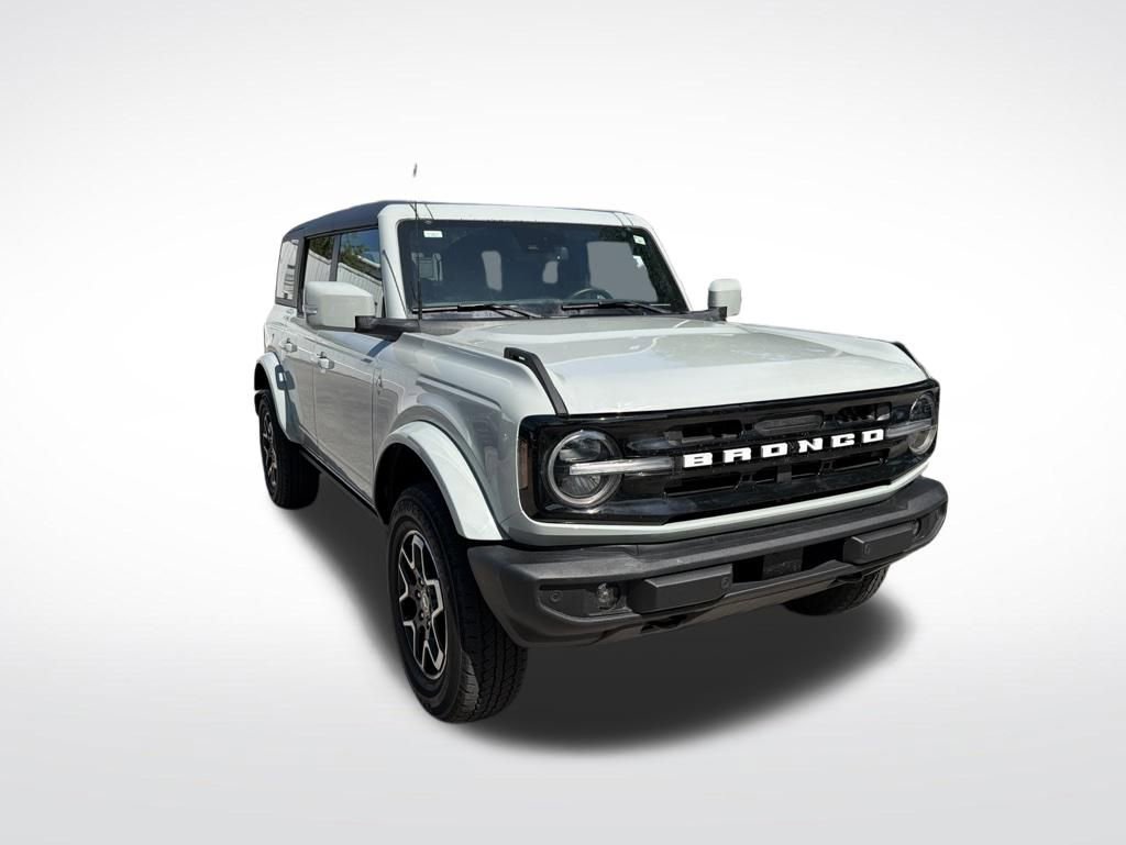 Used 2024 Ford Bronco Outer Banks AWD/4WD image 2