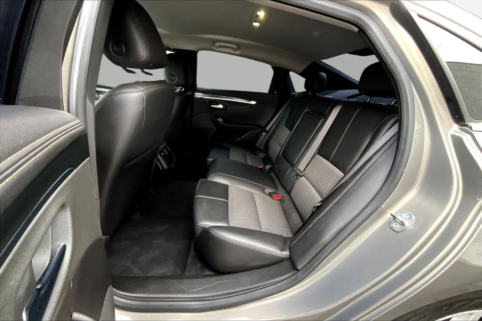 Used 2019 Chevrolet Impala LT image 21