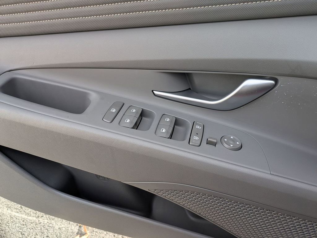 Certified 2023 Hyundai Elantra SEL w/ Convenience Package image 10