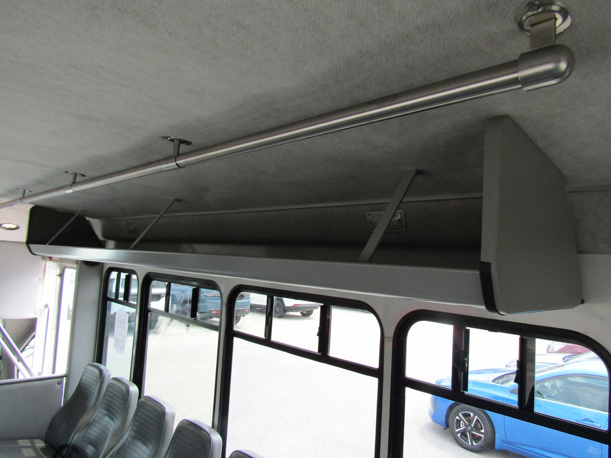 Used 2012 Ford E-450 and Econoline 450 Super Duty w/ Shuttle Bus Prep Pkg RWD image 20