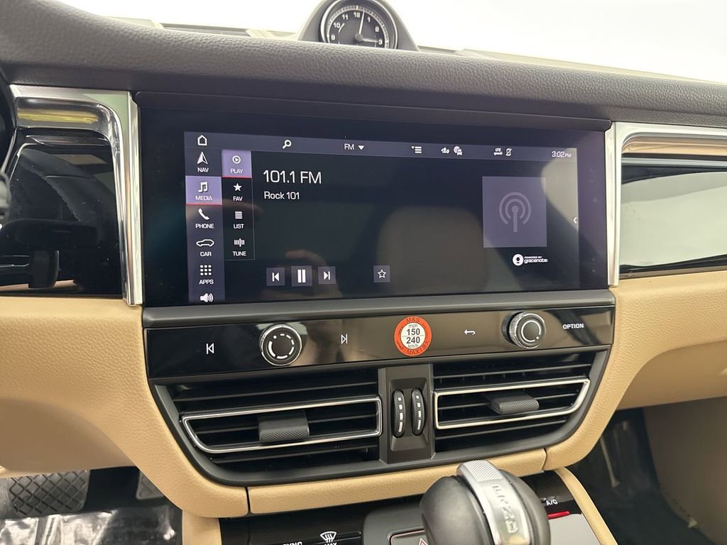Certified 2025 Porsche Macan image 28
