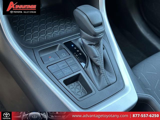 Used 2024 Toyota RAV4 XLE AWD/4WD image 35