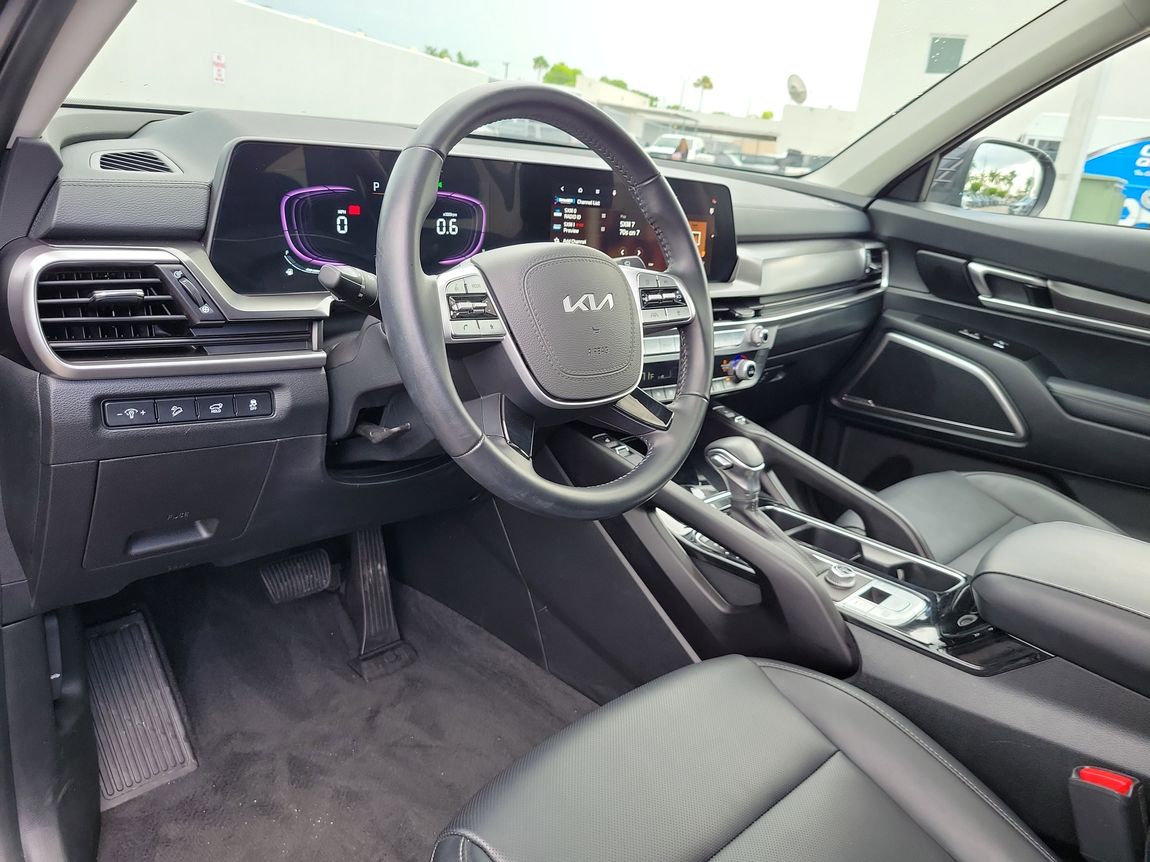 Used 2025 Kia Telluride S FWD image 9
