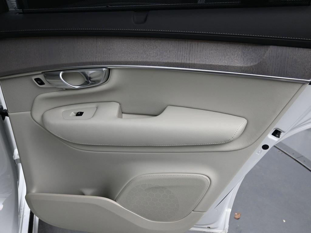New 2026 Volvo XC90 B6 Ultra w/ Protection Package image 15