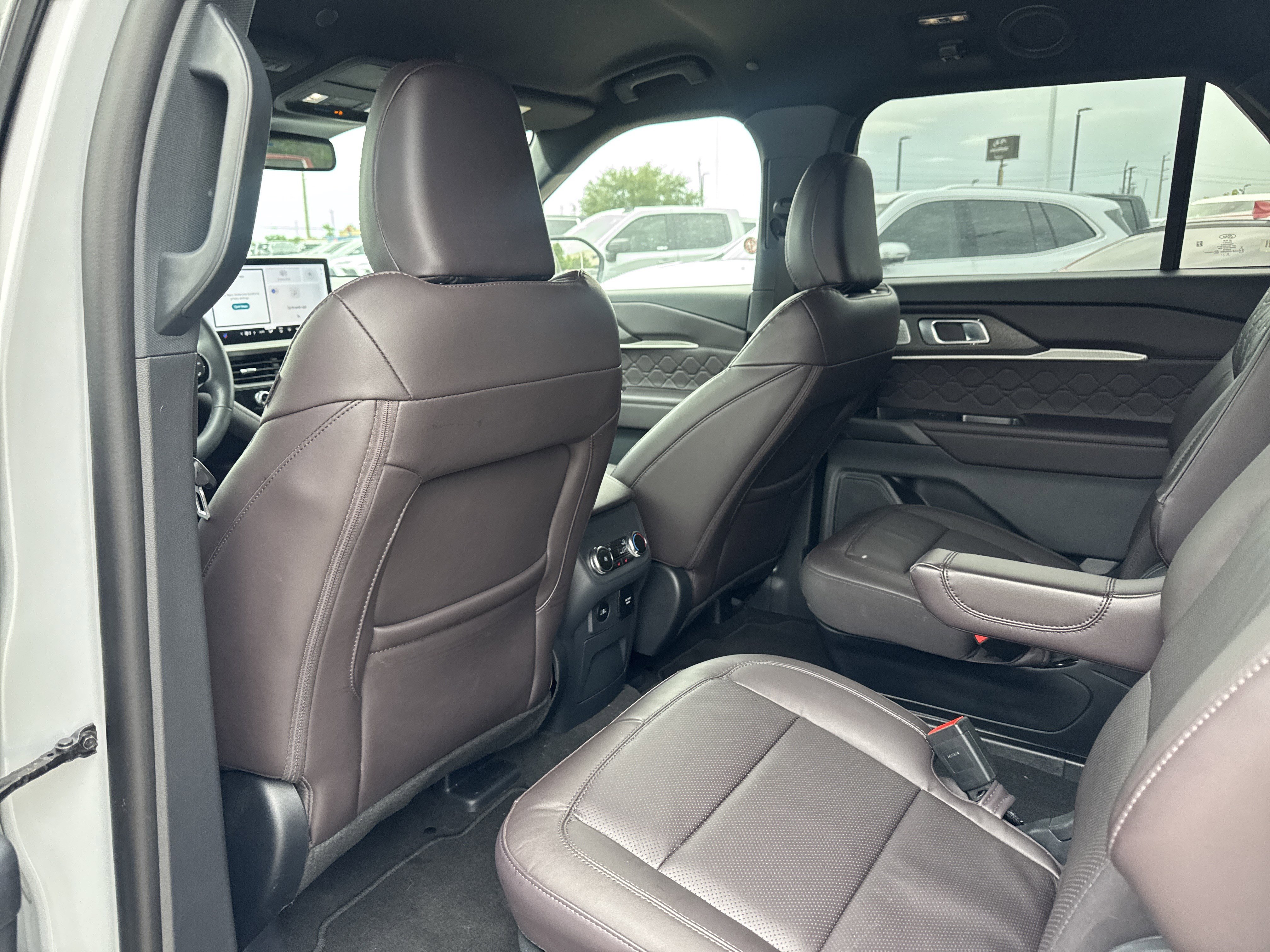 Used 2026 Ford Explorer Platinum w/ LUX Leather Package AWD/4WD image 9