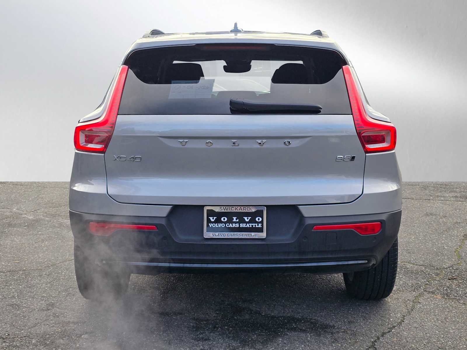 Certified 2025 Volvo XC40 B5 Plus w/ Climate Package image 4