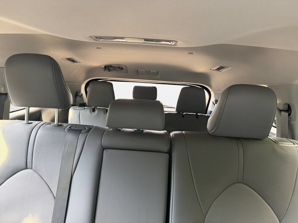 Used 2021 Toyota Highlander Limited AWD/4WD image 23