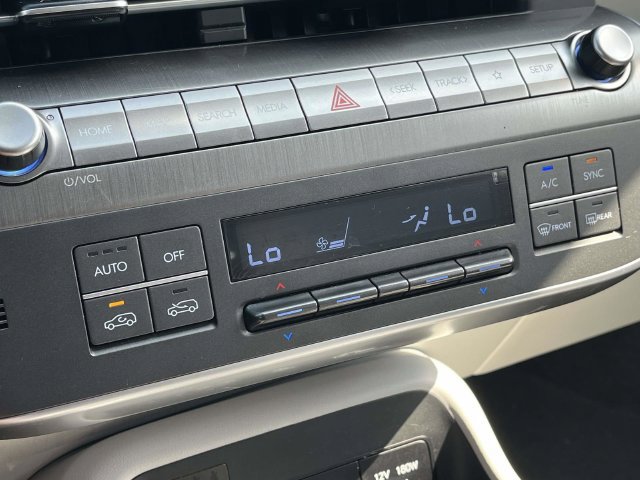 Used 2025 Hyundai Kona SEL AWD/4WD image 30