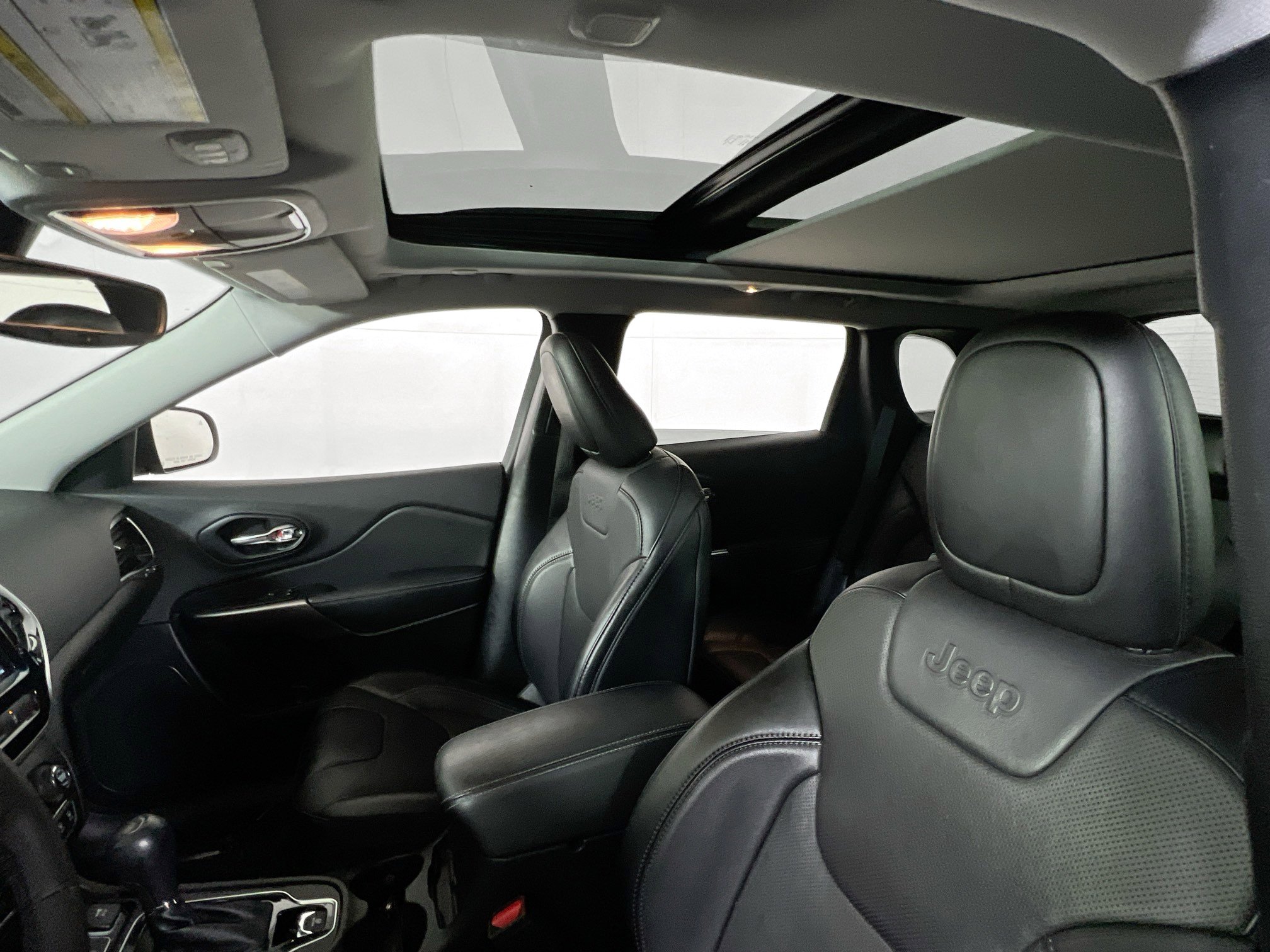 Used 2022 Jeep Cherokee Limited image 21