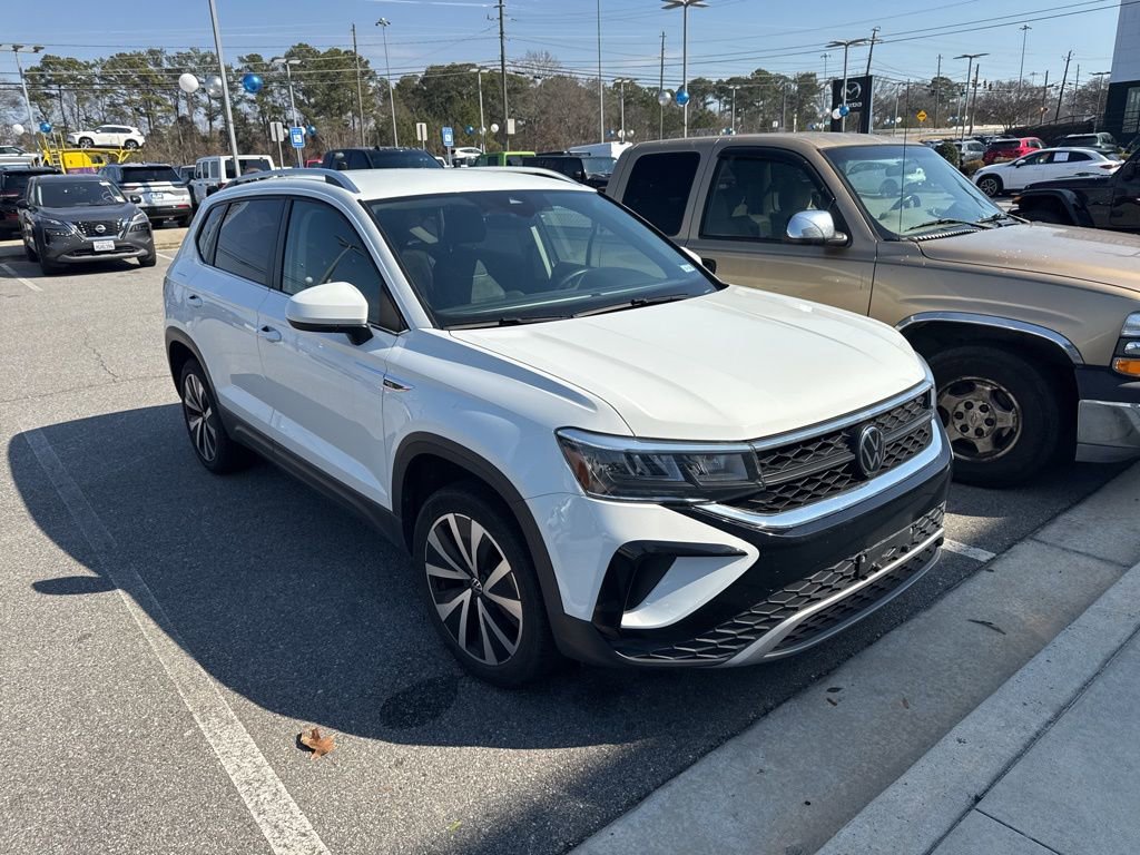 Used 2024 Volkswagen Taos SE image 3