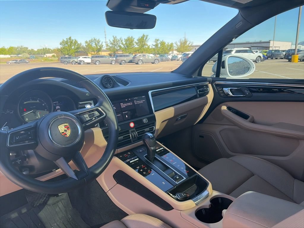 Used 2025 Porsche Macan AWD/4WD image 14