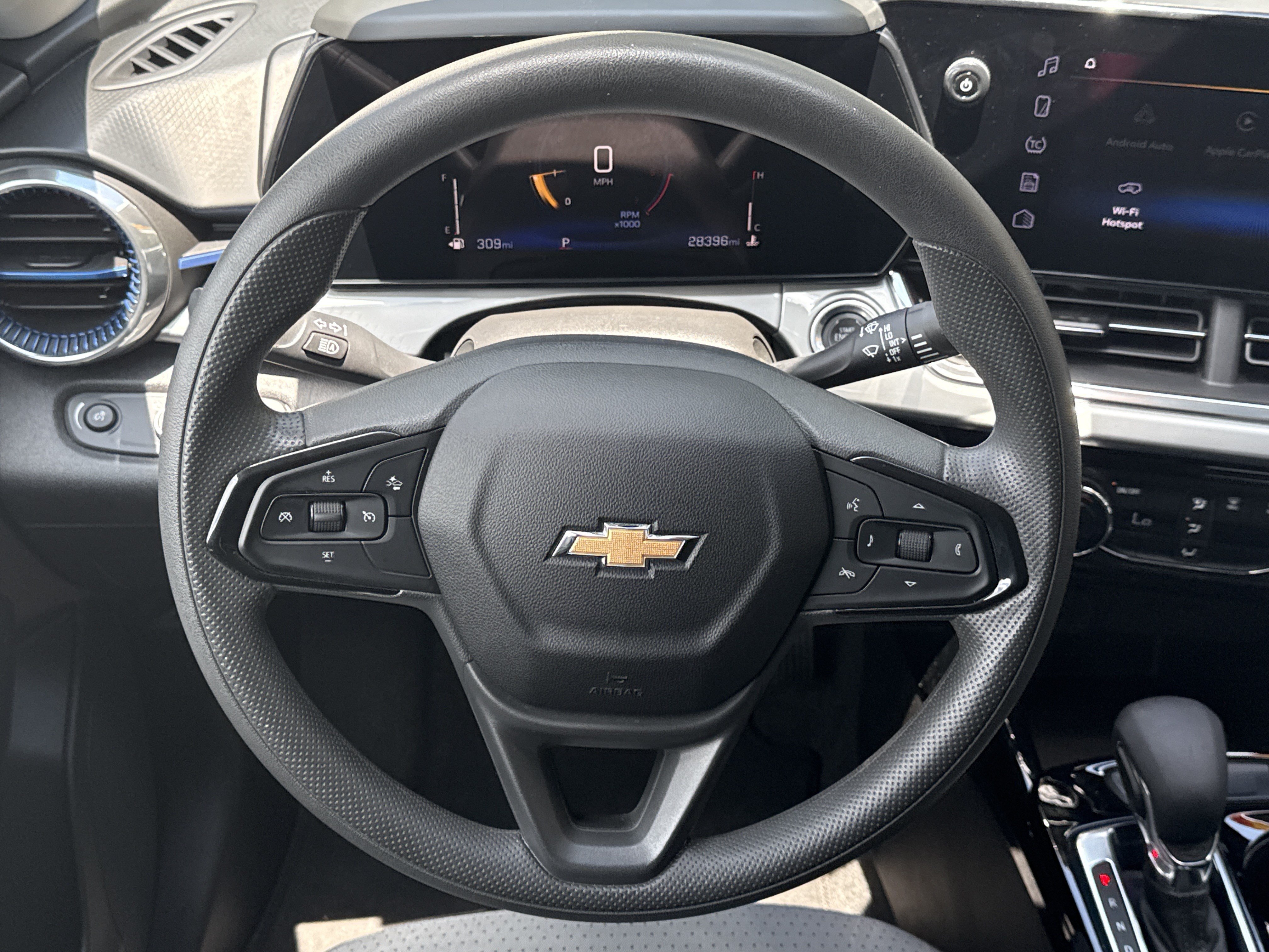Used 2025 Chevrolet Trax LT FWD image 28