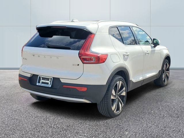 Certified 2025 Volvo XC40 B5 Ultra w/ Protection Package Premier AWD/4WD image 4