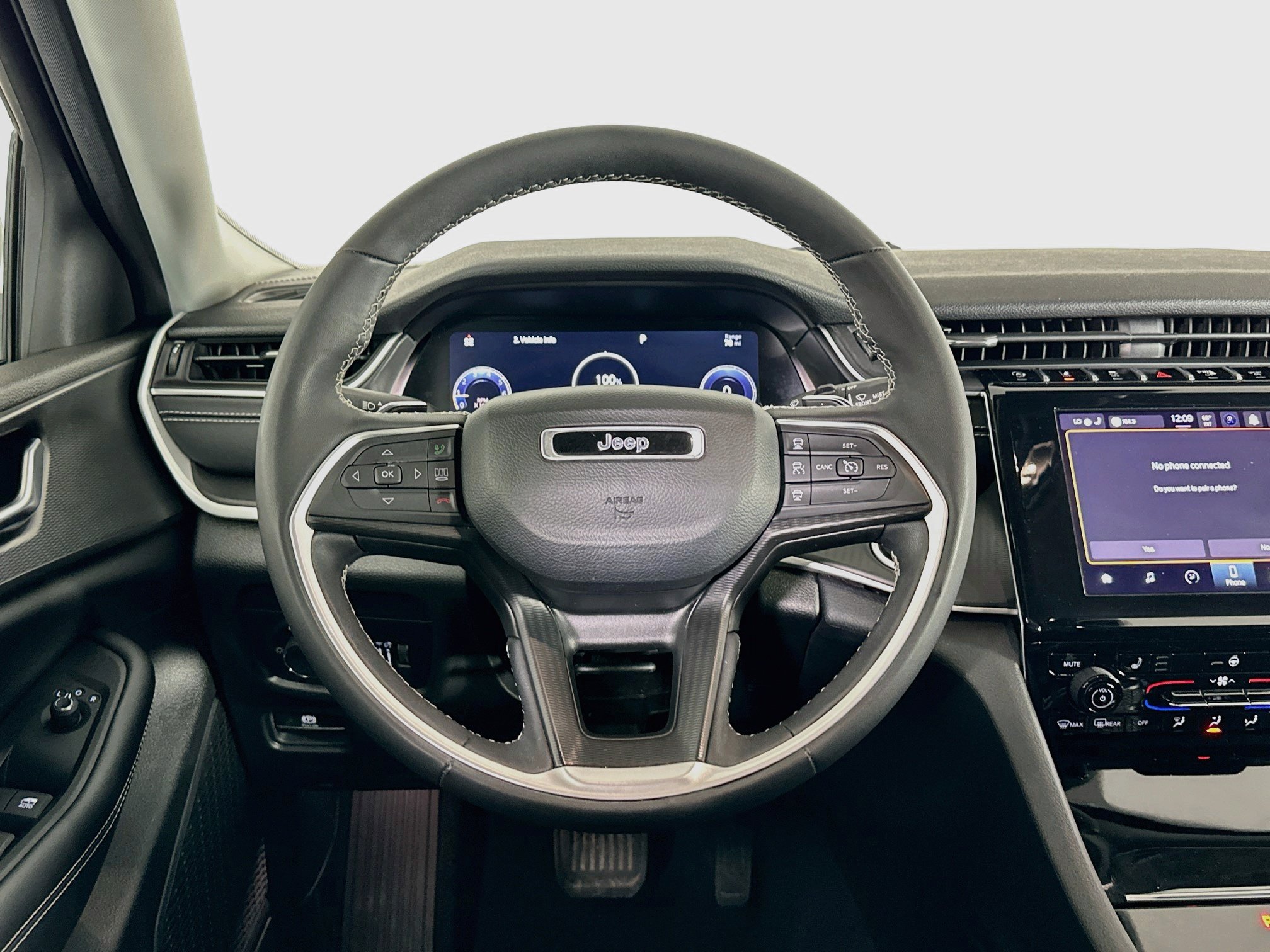 Used 2023 Jeep Grand Cherokee Laredo w/ Luxury Tech Group I AWD/4WD image 18