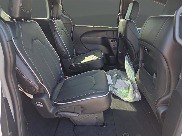 New 2026 Chrysler Pacifica Limited w/ S Appearance Package AWD/4WD image 34