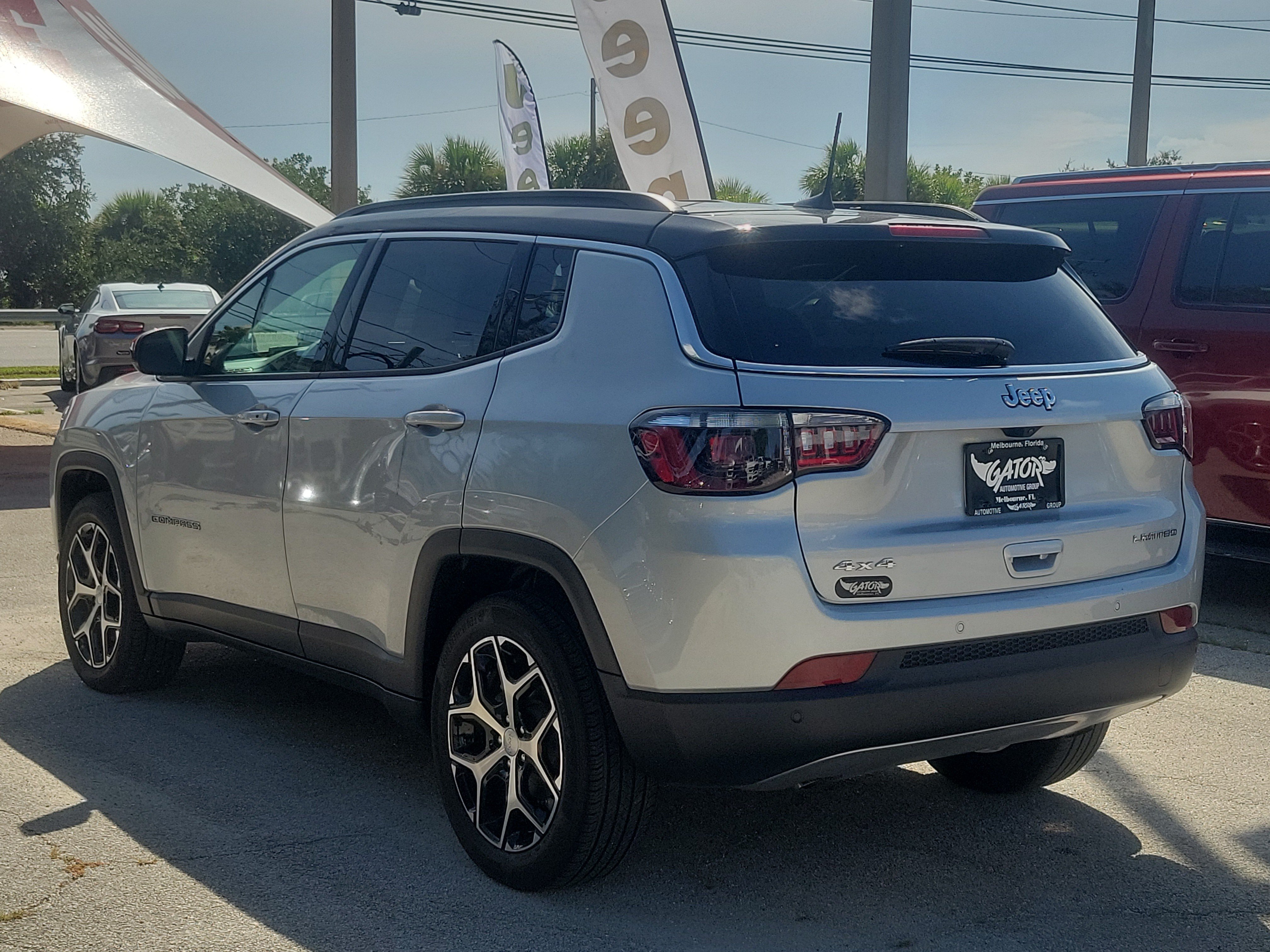 Used 2024 Jeep Compass Limited AWD/4WD image 3