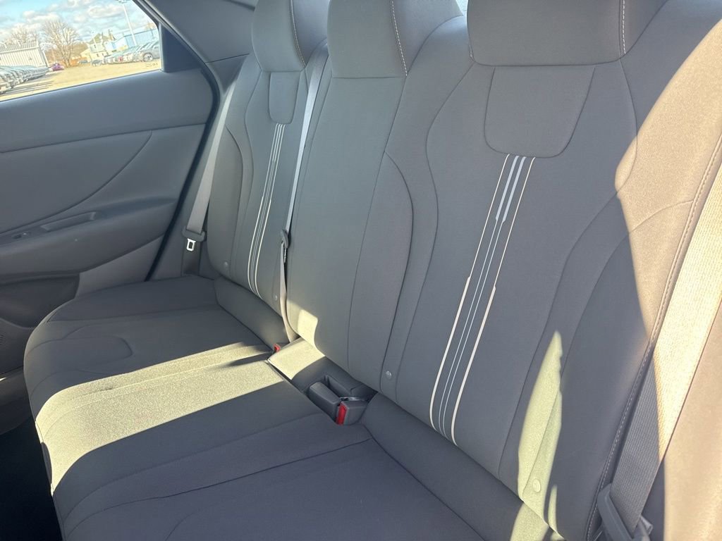Used 2023 Hyundai Elantra SEL image 33