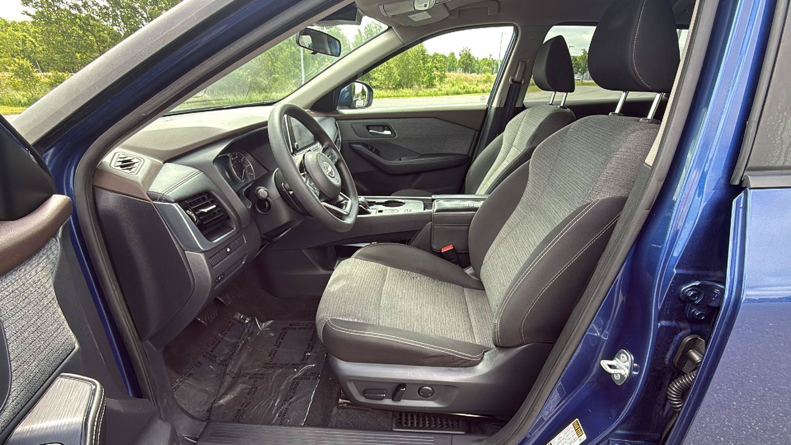 Used 2022 Nissan Rogue SV FWD image 25