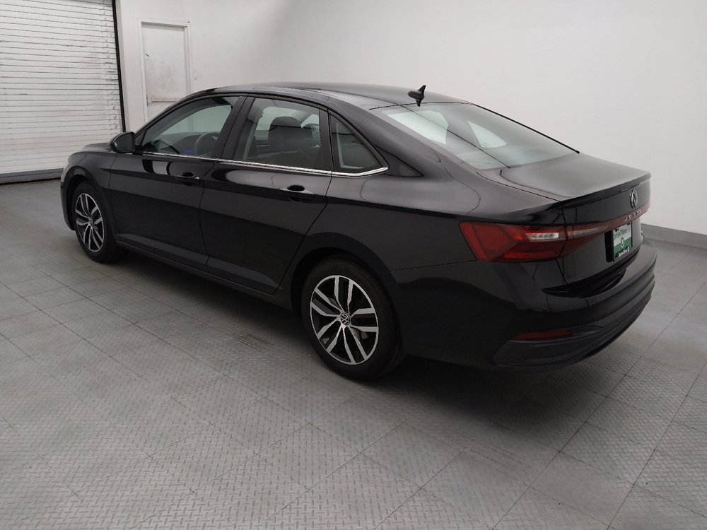 Used 2025 Volkswagen Jetta SE FWD image 3