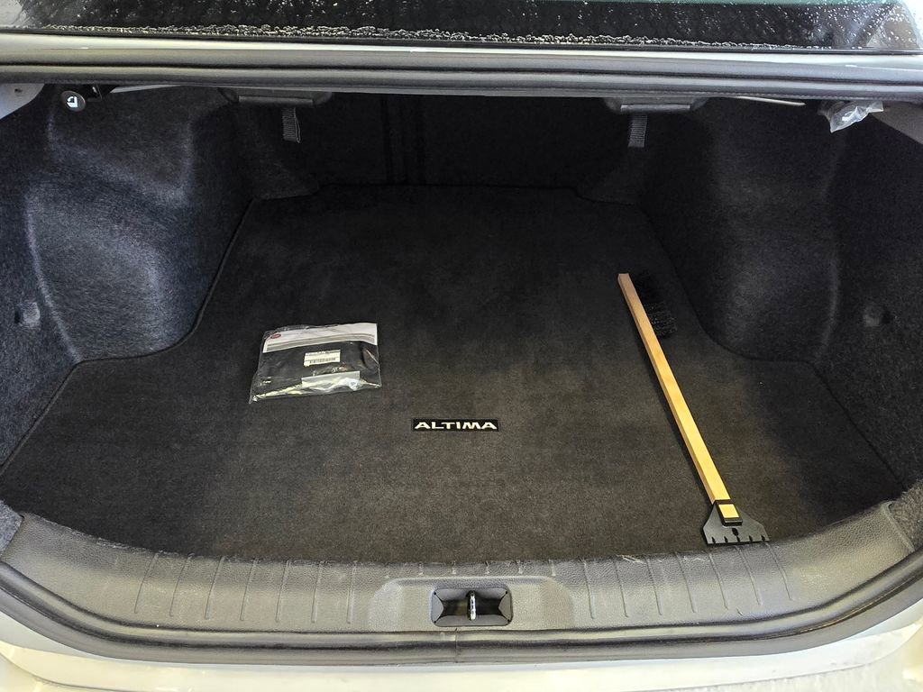 Used 2024 Nissan Altima 2.5 SV image 8