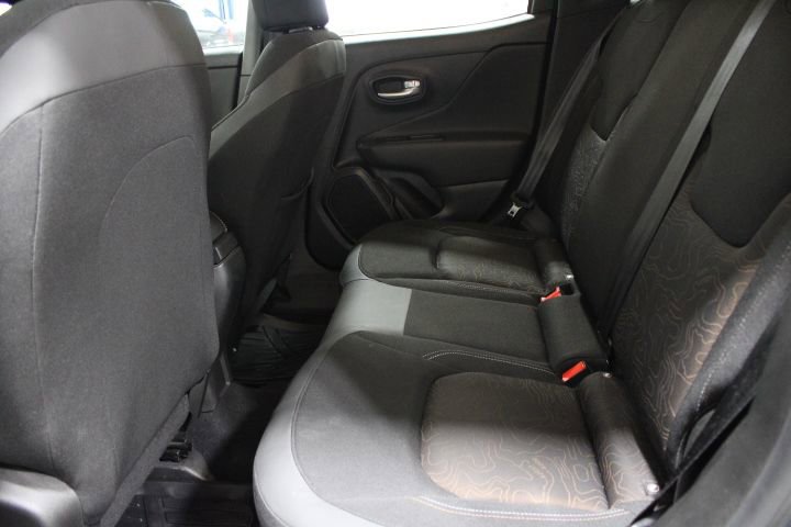 Used 2023 Jeep Renegade Latitude image 18