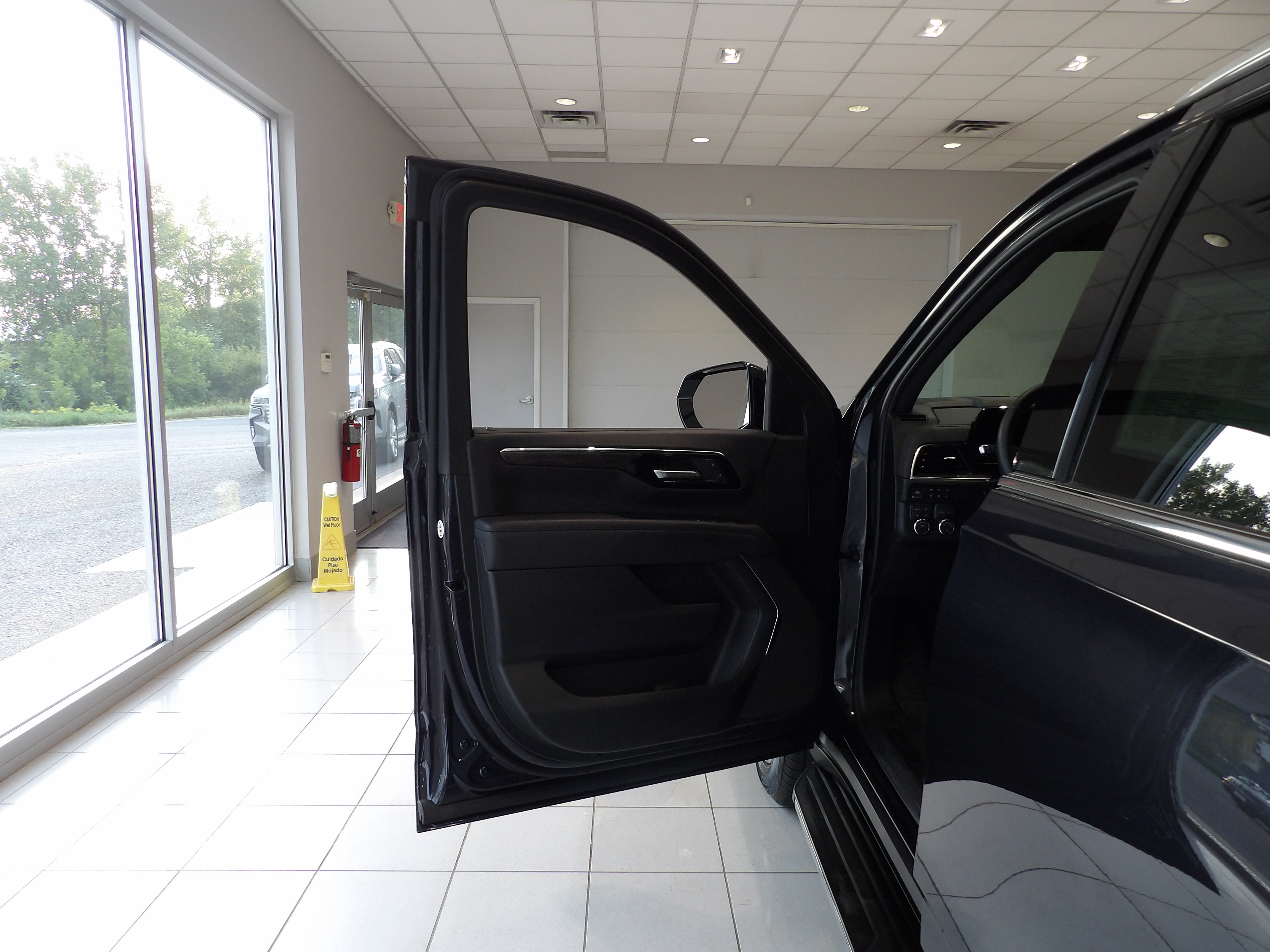 Used 2025 Chevrolet Tahoe LS AWD/4WD image 8