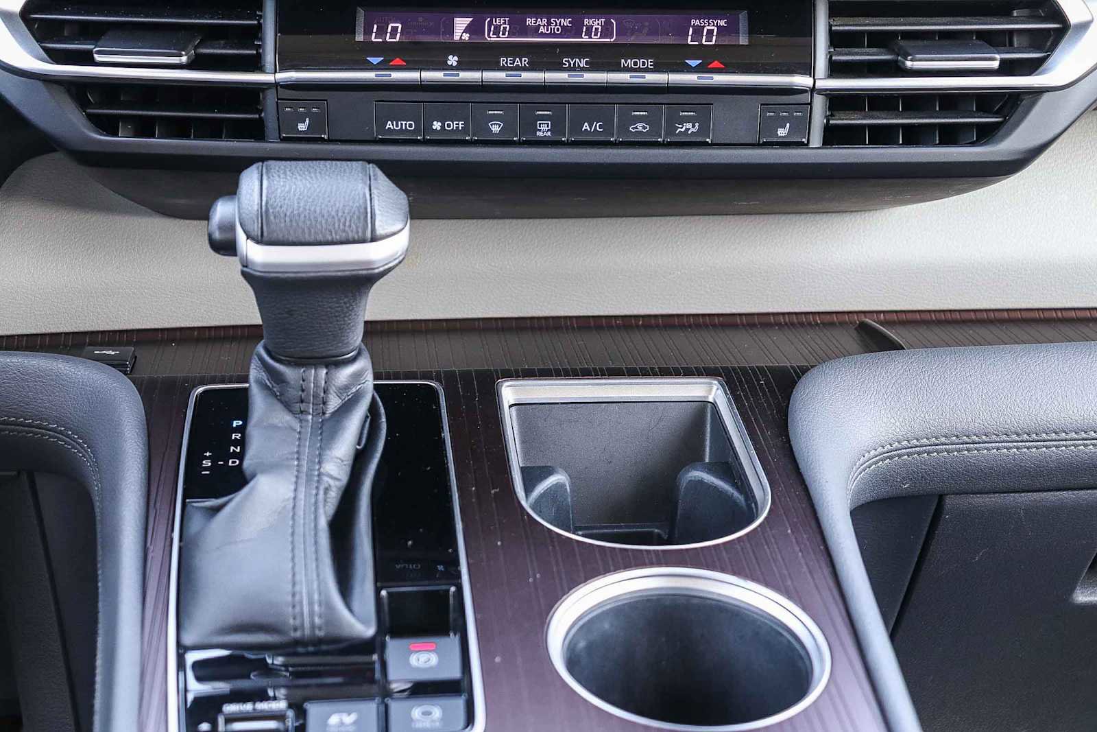 Used 2022 Toyota Sienna XLE image 18