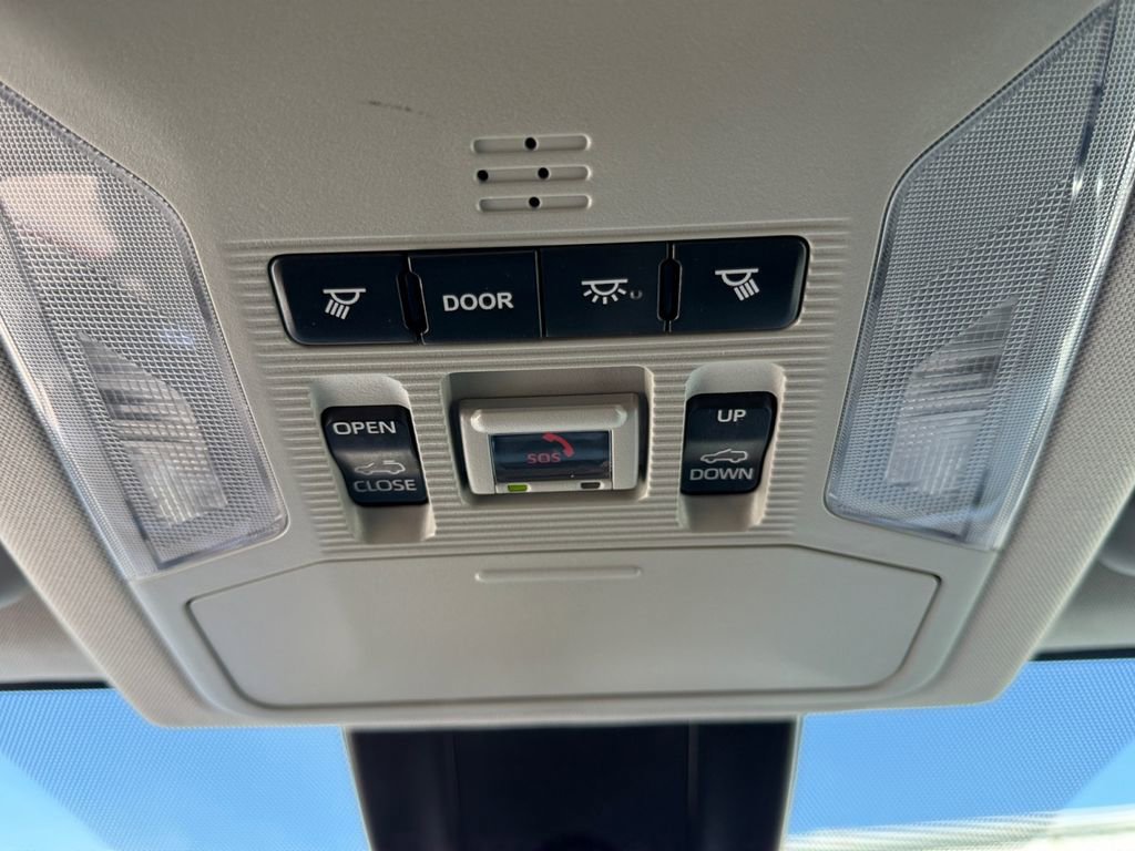 Used 2021 Toyota RAV4 XLE w/ Convenience Package image 18