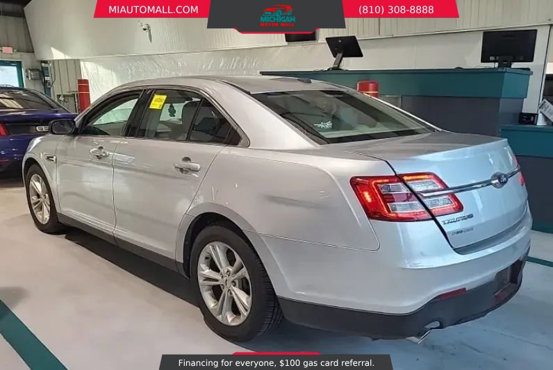 Used 2015 Ford Taurus SE image 2
