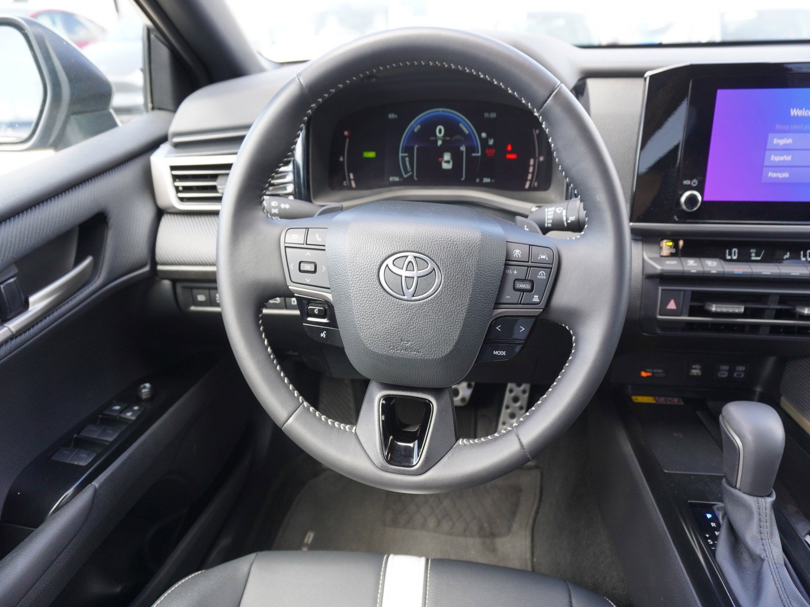 Used 2025 Toyota Camry SE w/ Convenience Package FWD image 14