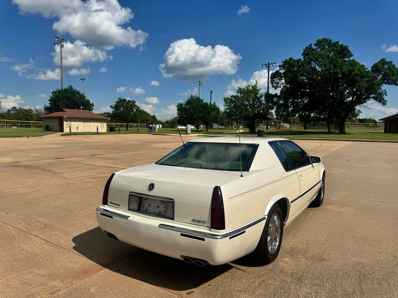 Used 2001 Cadillac Eldorado ESC w/ Comfort/Convenience Pkg FWD image 18
